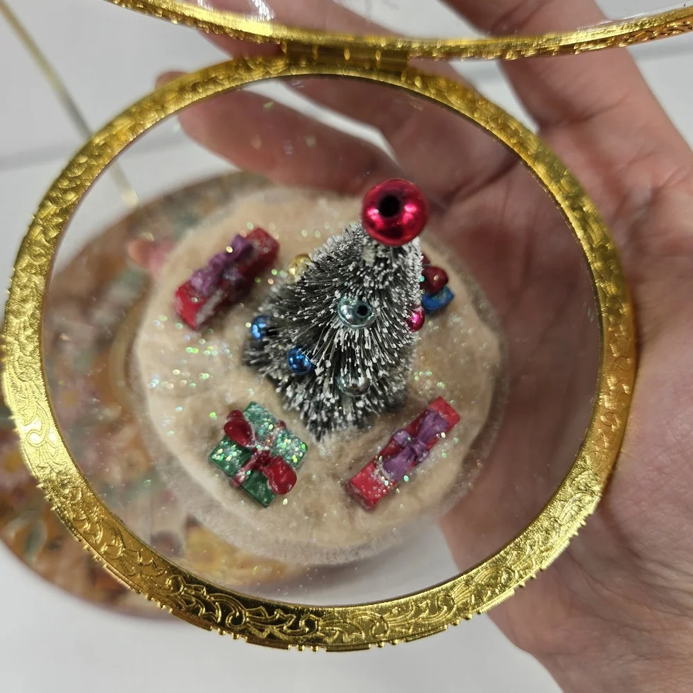 VTG Christmas Clear Glass‎ Round Trinket Box Ornament Mini Diorama Winter Wonder